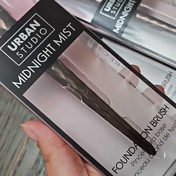 Set of 3 Urban Studio midnight mist foundation brush - Picture 4 of 8